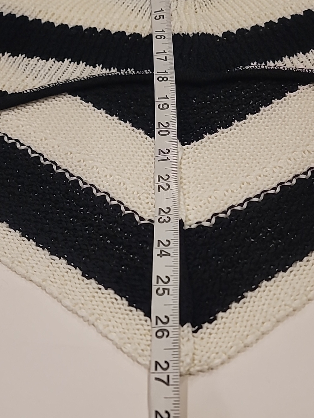 RD Style Slim Black and White Chevron Knit Sweater Large - Picture 10 of 11